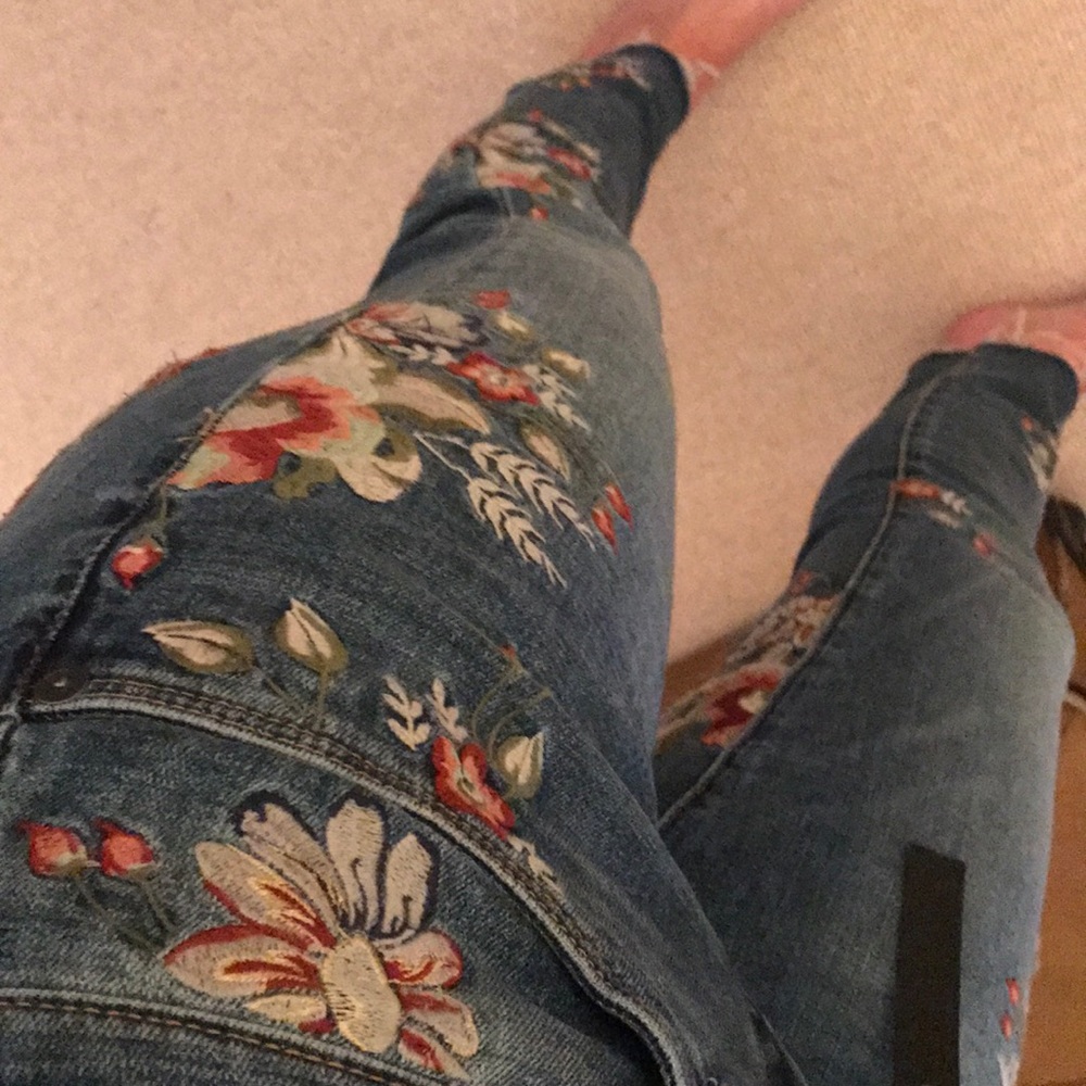 Blank NYC embroidered jeans brand new